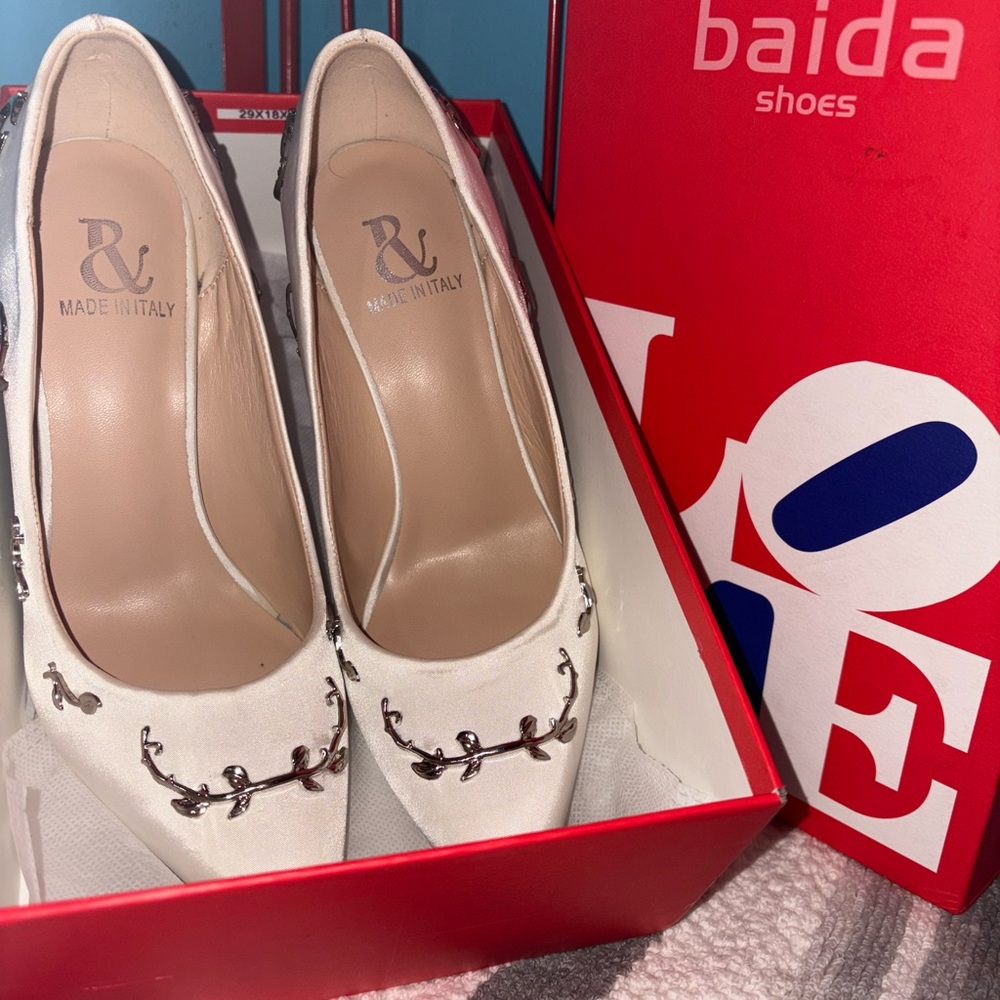 White Pump Heel